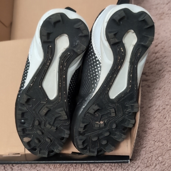 Baseball Cleats - Picture 4 of 5